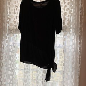 Lord&Taylor s/s black Large asymmetrical bottom w/tie very flattering like new